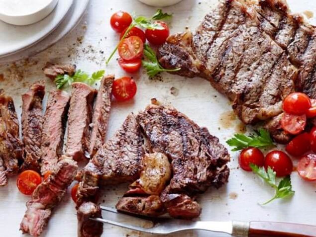 Fleisch mit Tomaten für die Potenz